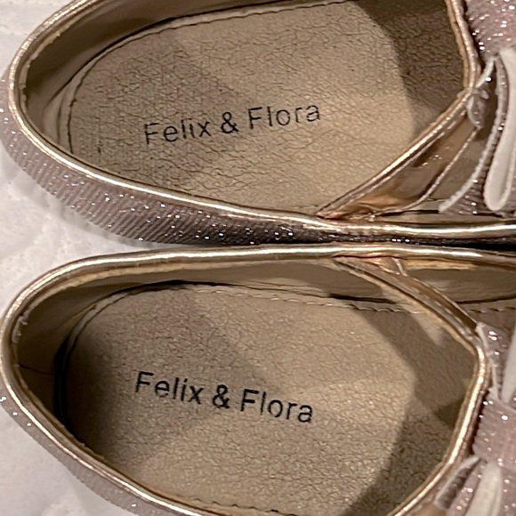 Felix & Flora Champagne Glitter Toddler Ballet Flats, Sz 11 Mary Jane w/ Bow EUC - Picture 5 of 6